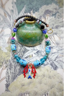 Collier court de fabrication artisanale par la créatrice  Aniki Bijoux