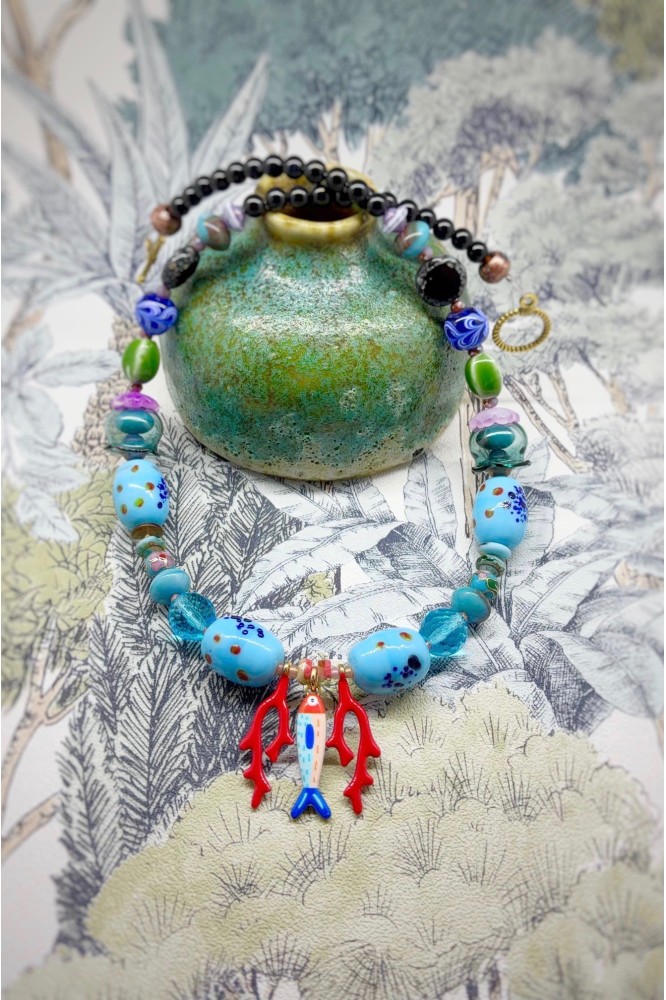 Collier court de fabrication artisanale par la créatrice  Aniki Bijoux