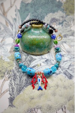 Collier court de fabrication artisanale par la créatrice  Aniki Bijoux