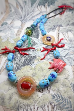 Collier court de fabrication artisanale par la créatrice  Aniki Bijoux